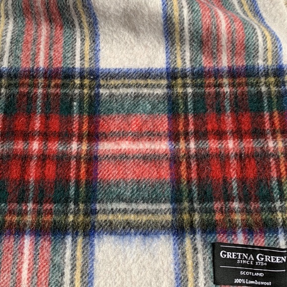 NWT. Gretna Green Scarf. 💯 Lambswool. Soft and gorgeous - Picture 6 of 6
